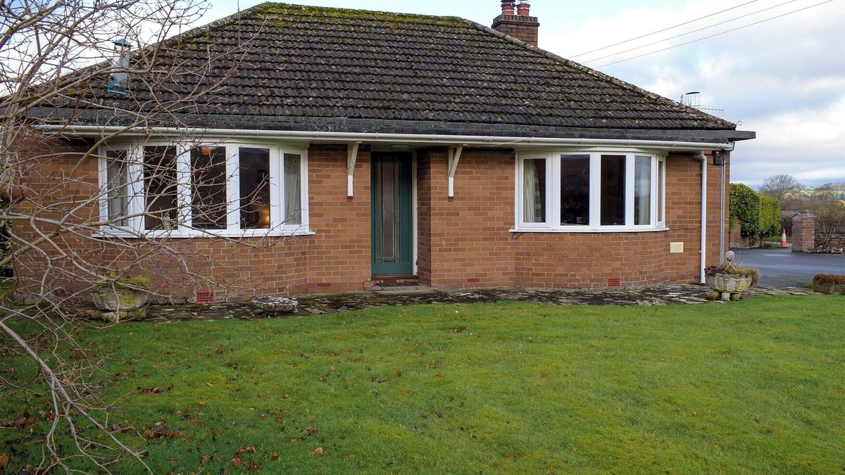 Presteigne Cottage | 2 bedroom accommodation in Walton, near Kington