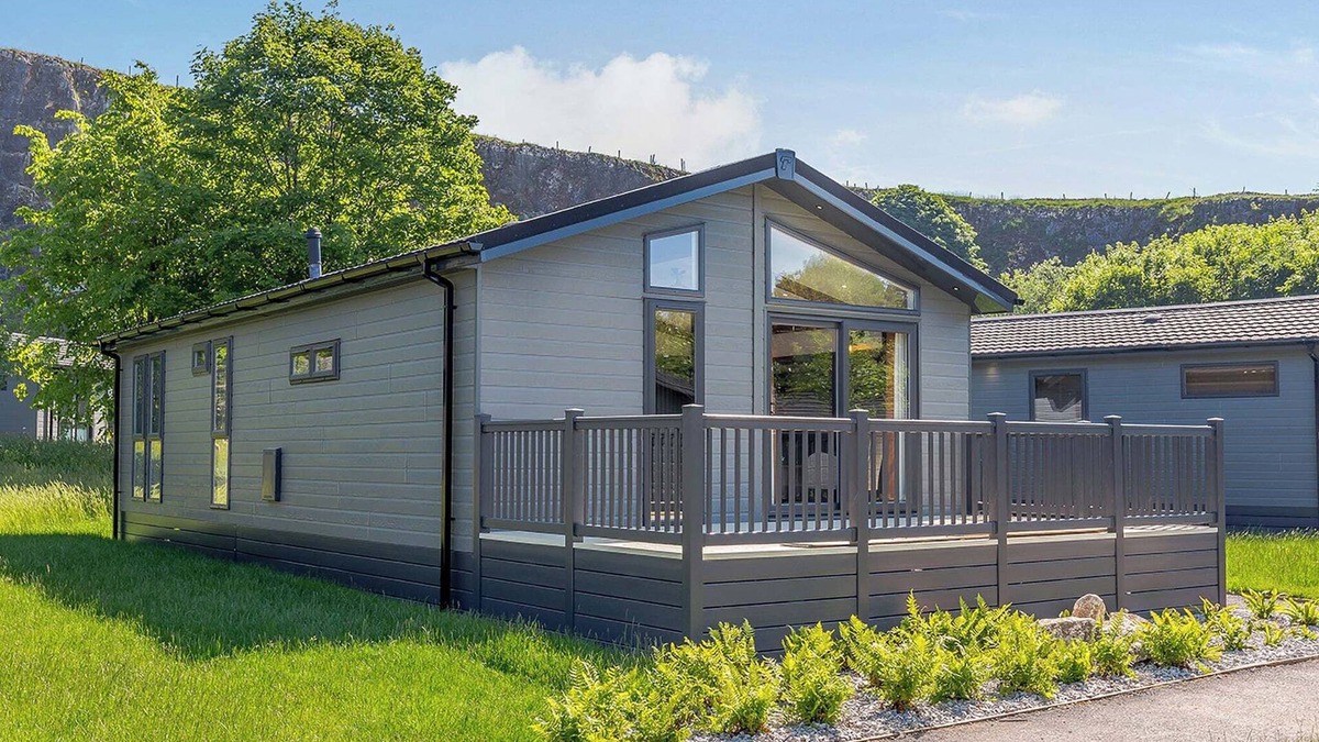 Newton Grange Ski Chalet | 2 bedroom accommodation in Ashbourne