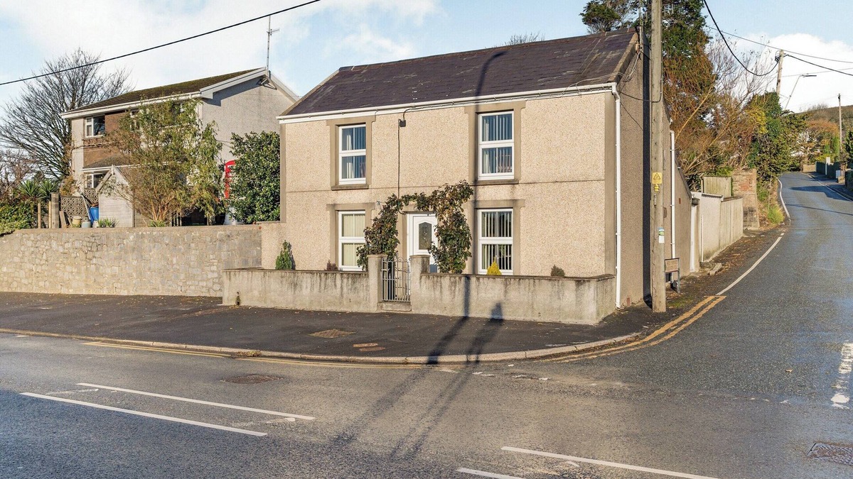 Pembrey Cottage | 2 bedroom accommodation in Pembrey, near Burry Port