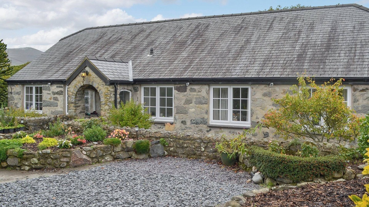 Llanllyfni Cottage | 2 bedroom accommodation in Penygroes, near Caernarfon