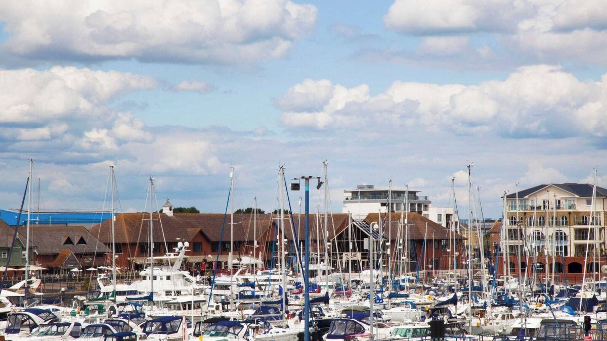 Eastbourne Cottage | 2 bedroom accommodation in Sovereign Harbour, near Eastbourne
