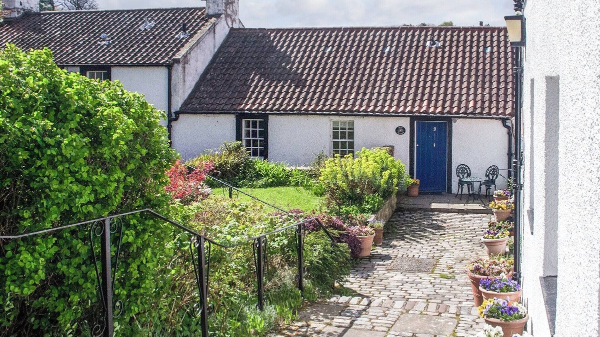 Cramond Cottage | 2 bedroom accommodation in Cramond, Edinburgh