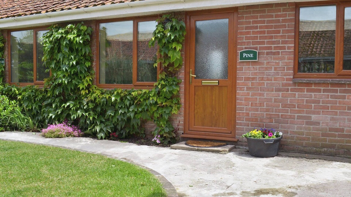 East Huntspill Cottage | 2 bedroom accommodation in East Huntspill, near Highbridge