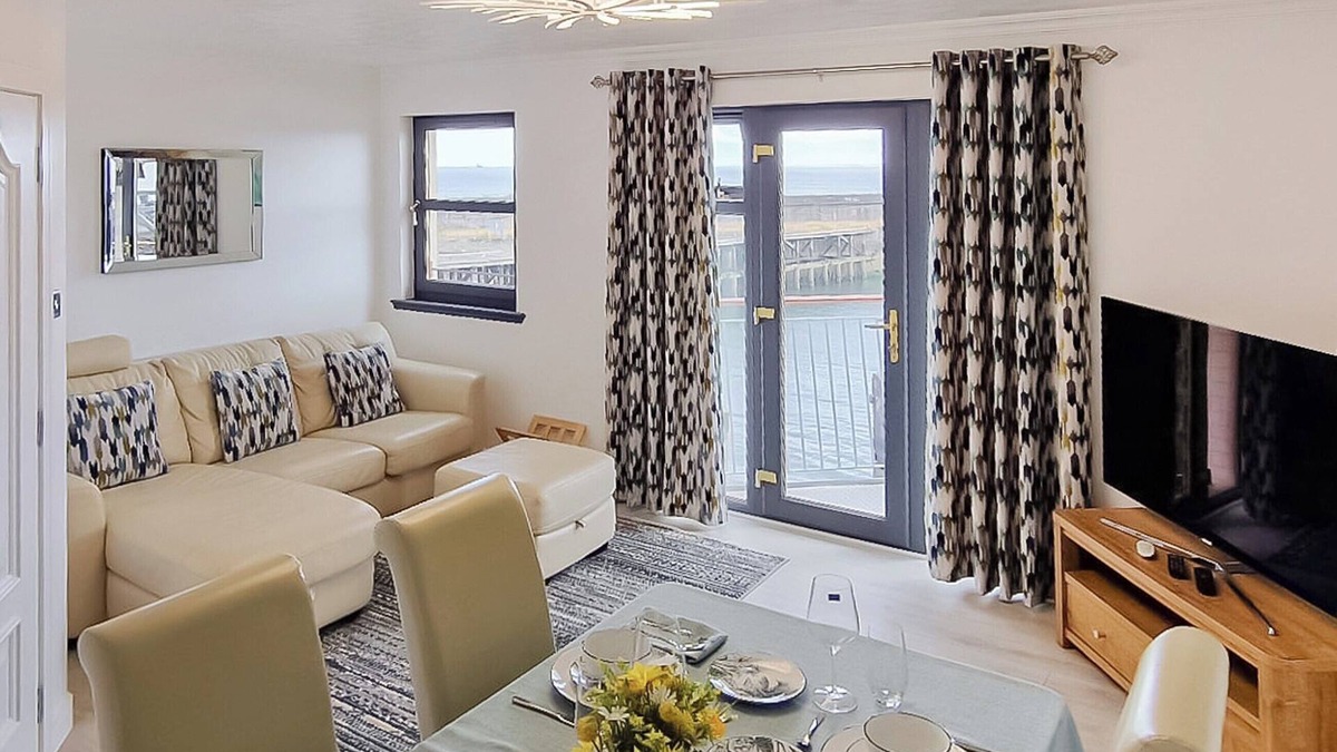 Kirkcaldy Cottage | 2 bedroom accommodation in Kirkcaldy