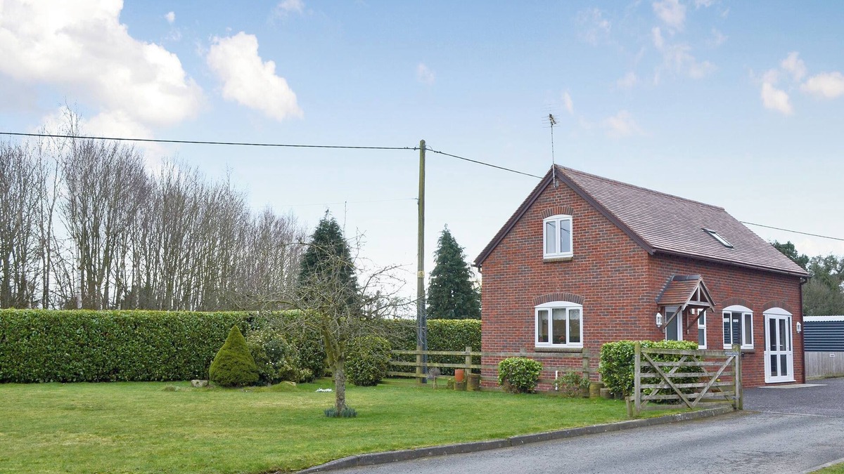 Leominster Cottage | 2 bedroom accommodation in Kingsland, near Leominster