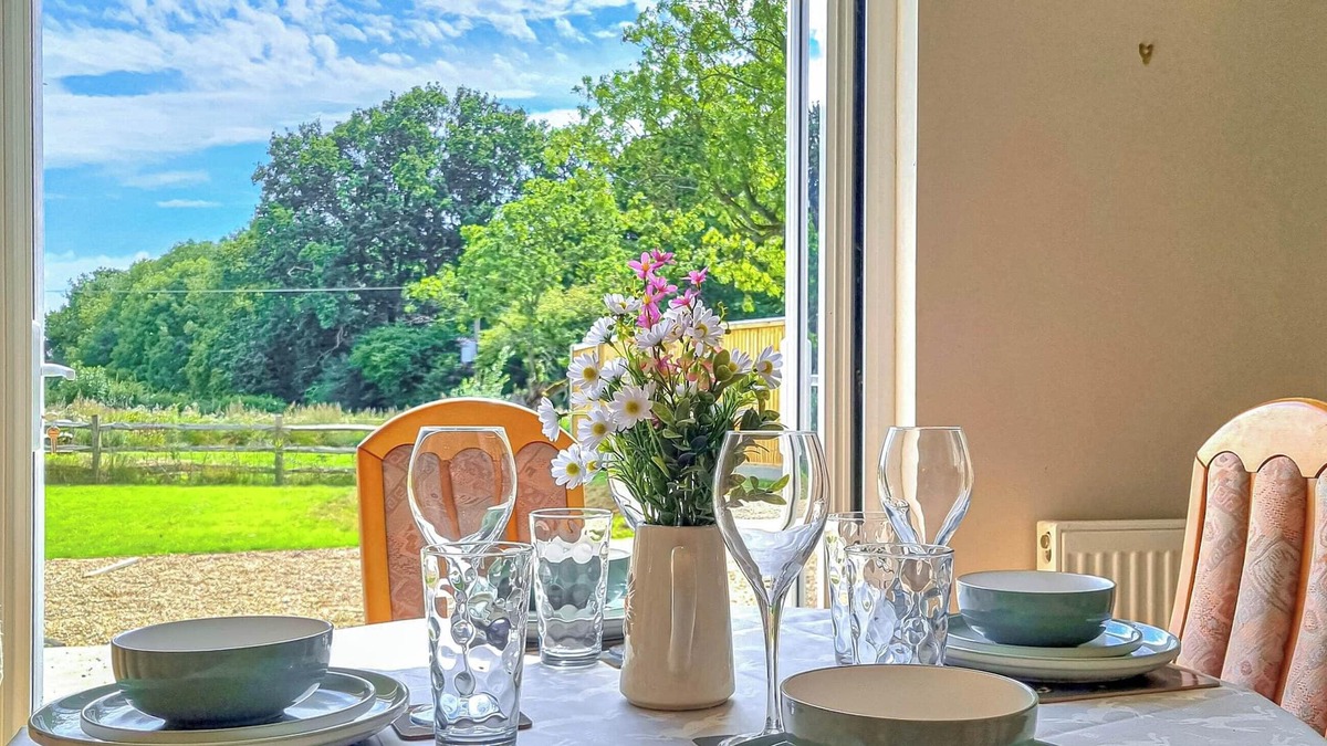 Lingfield Cottage | 2 bedroom accommodation in Lingfield