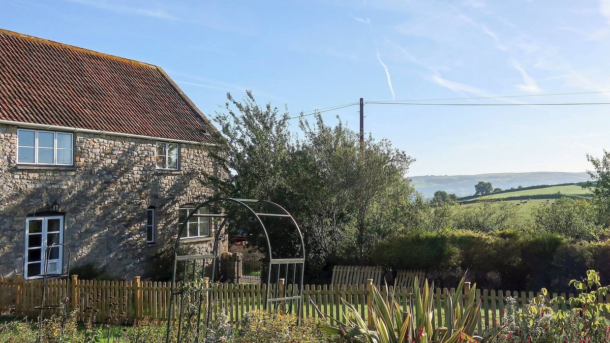 Axbridge Cottage | 2 bedroom accommodation in Weare, near Axbridge
