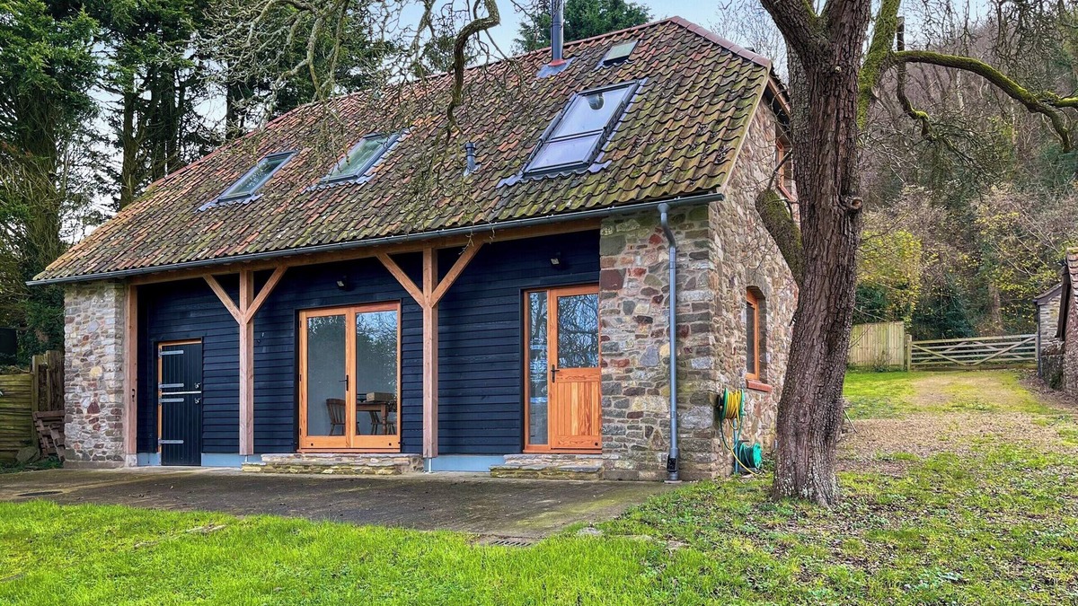 Walton-in-Gordano Cottage | 2 bedroom accommodation in Clevedon