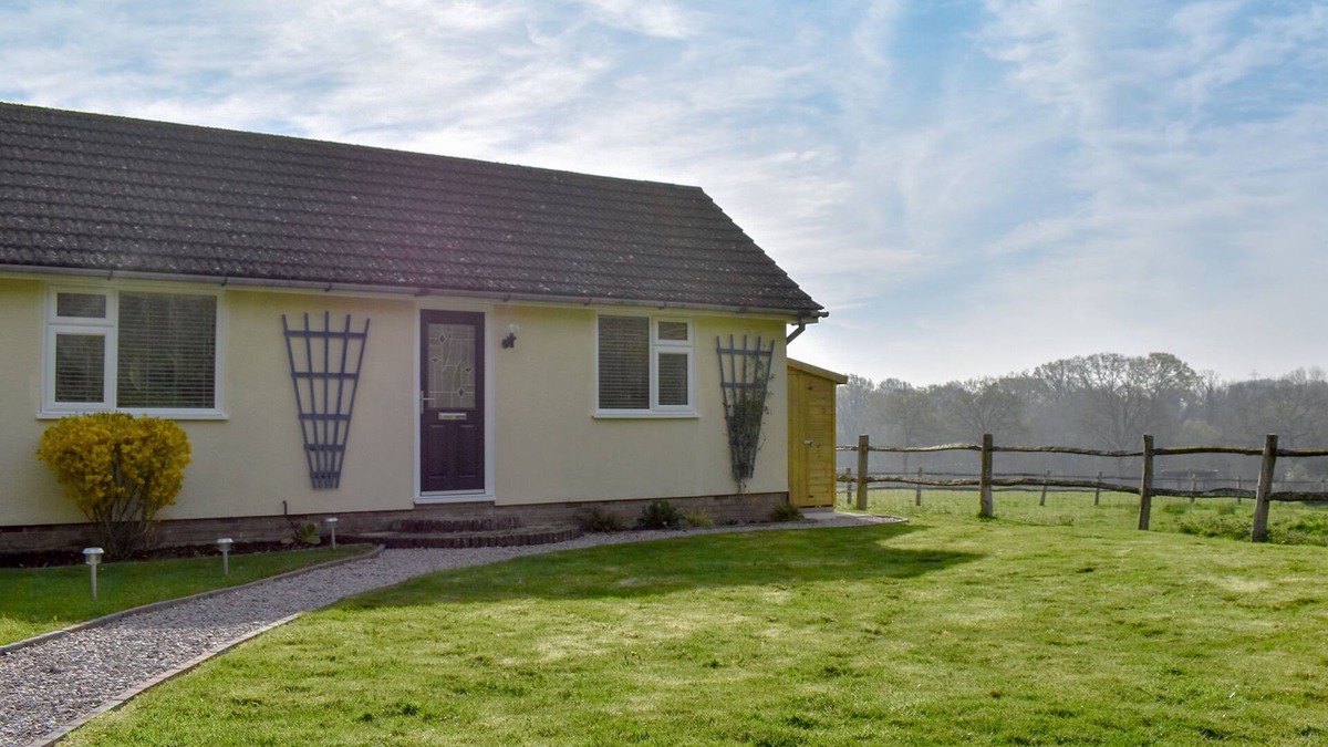 Cowbeech Cottage | 2 bedroom accommodation in Cowbeech, near Hailsham
