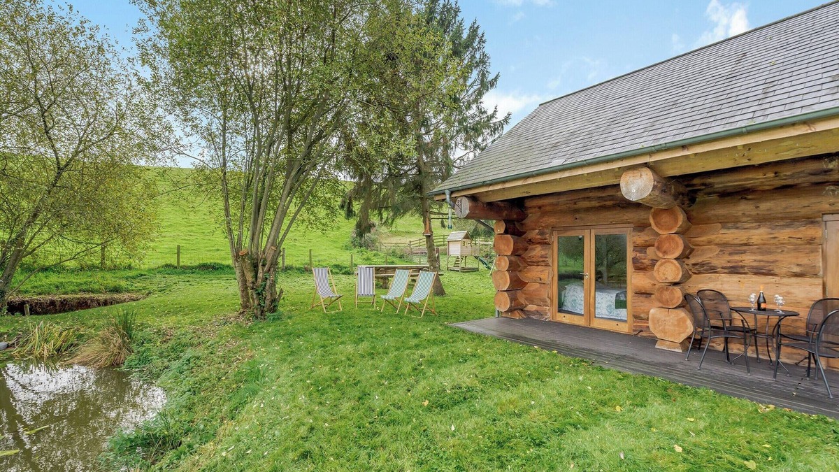 Crediton Cottage | 2 bedroom accommodation in Hollacombe, near Crediton