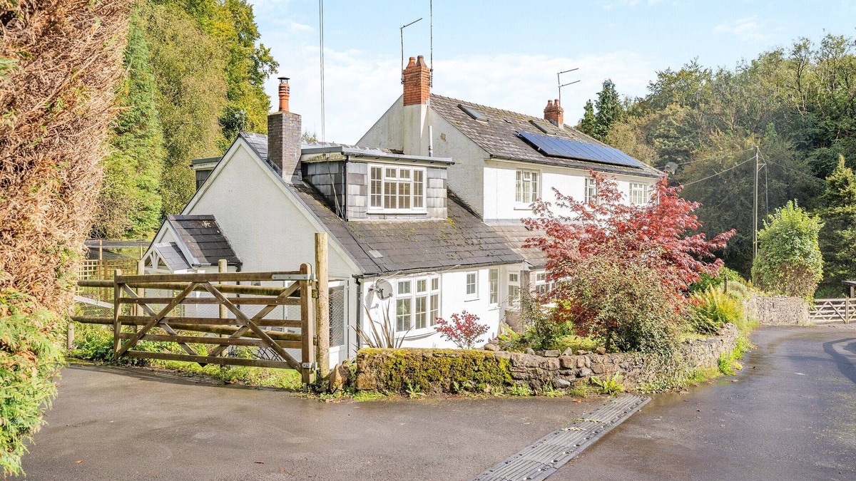 Draethen Cottage | 2 bedroom accommodation in Rudry, Near Cardiff