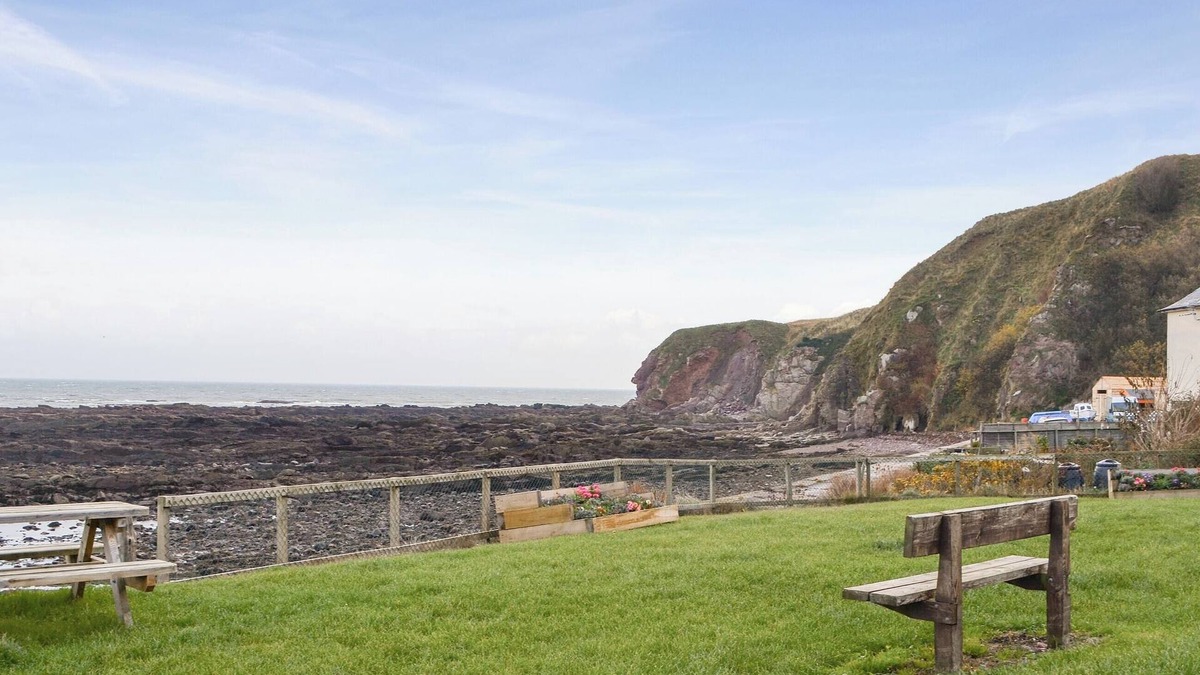 Burnmouth Cottage | 2 bedroom accommodation in Burnmouth, near Eyemouth