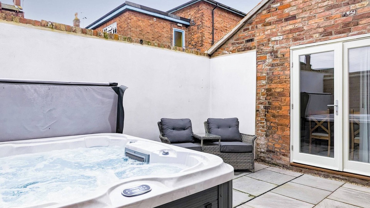 Frampton Cottage | 2 bedroom accommodation in Wainfleet, near Skegness