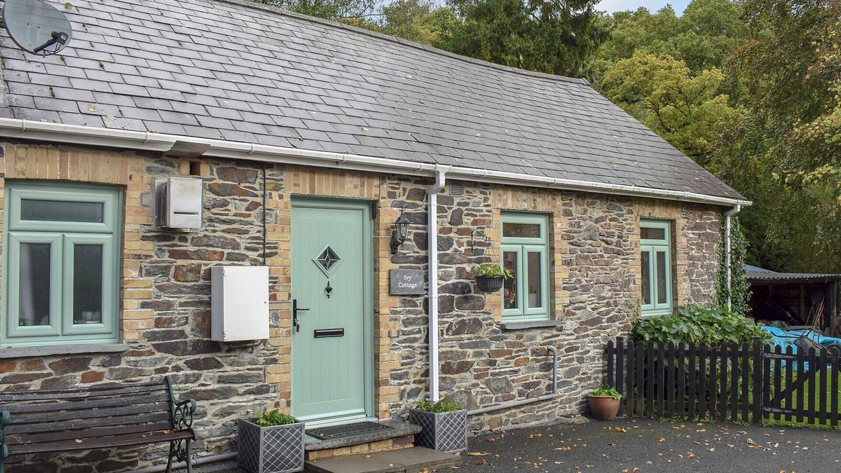 Llangeler Cottage | 2 bedroom accommodation in Drefach Felindre, near Newcastle Emlyn