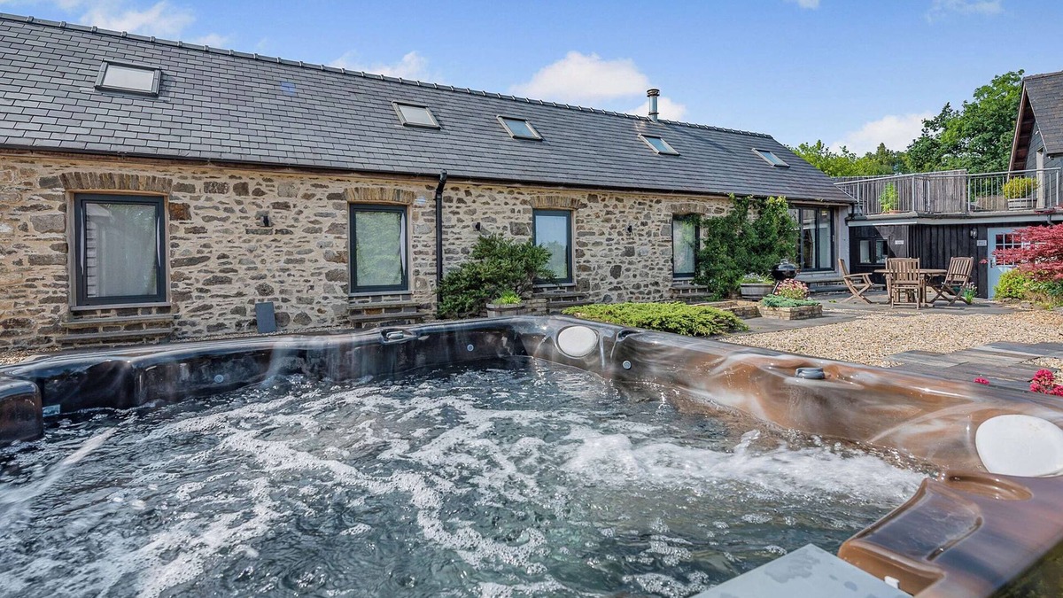 Llansadwrn Cottage | 2 bedroom accommodation in Taliaris, near Llandeilo