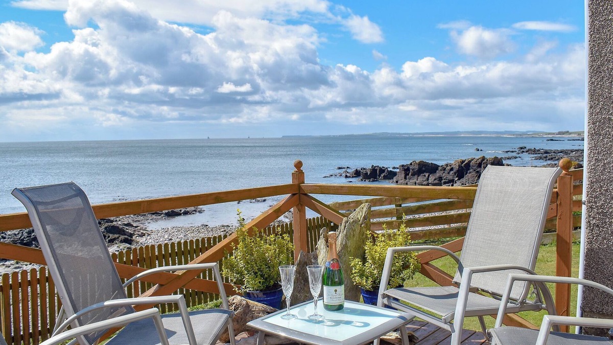 Johnshaven Cottage | 2 bedroom accommodation in Johnshaven, near Montrose