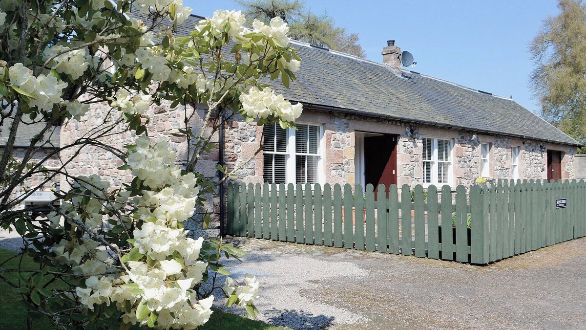 Scaniport Cottage | 2 bedroom accommodation in Scaniport, near Inverness
