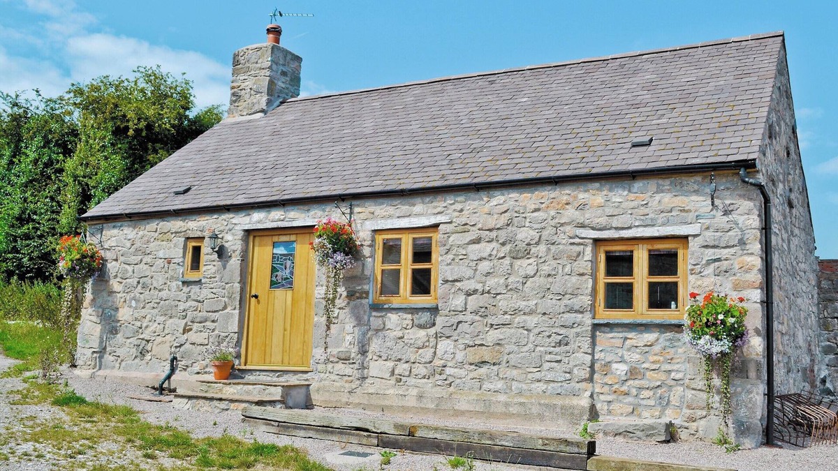 St George Cottage | 2 bedroom accommodation in St George, near Abergele