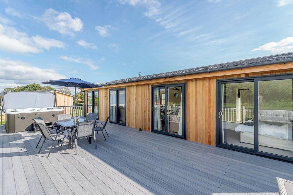 Ellesmere Ski Chalet | 2 bedroom accommodation in Tetchill