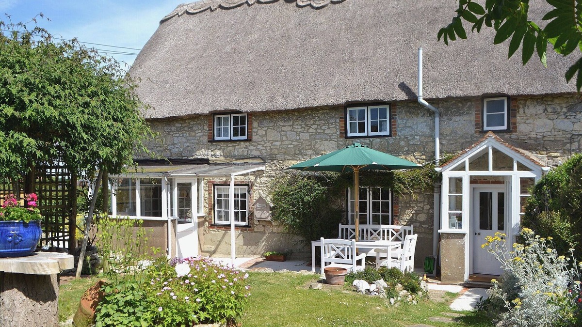 Yarmouth Cottage | 2 bedroom accommodation in Wellow, near Yarmouth