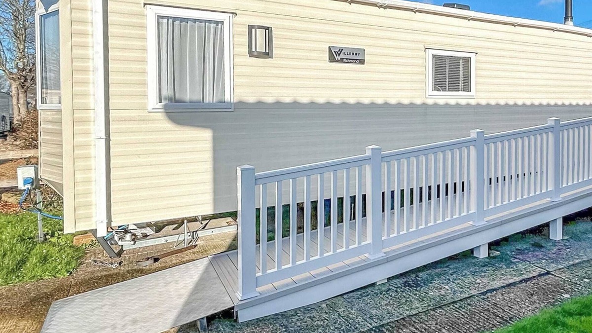 Ningwood House | 2 bedroom accommodation in Newbridge, Nr Yarmouth