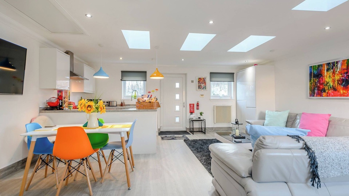 Caldercruix Cottage | 2 bedroom accommodation in Caldercruix, near Airdrie