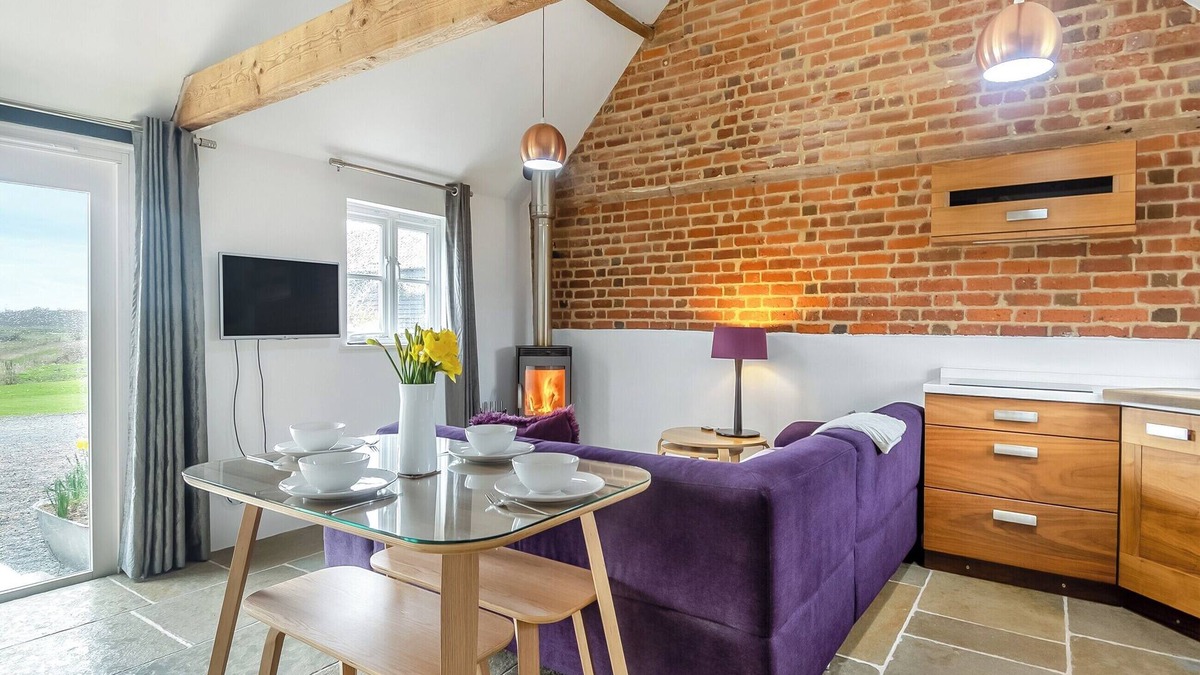 Beccles Cottage | 2 bedroom accommodation in Aldeby, near Beccles