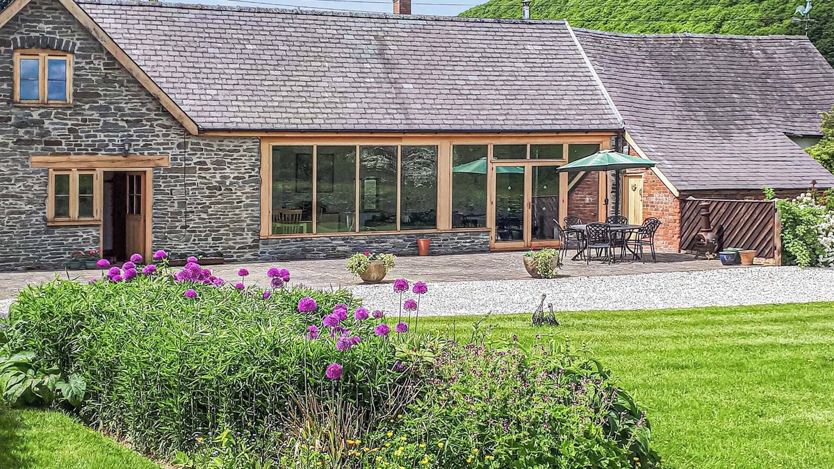 Bucknell Cottage | 2 bedroom accommodation in Chapel Lawn, near Bucknell