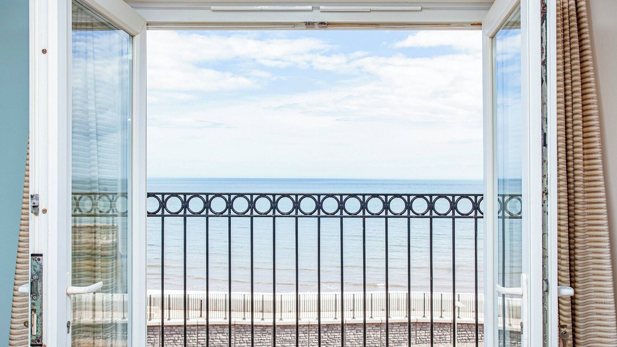 Dawlish Apartment | 2 bedroom accommodation in Dawlish