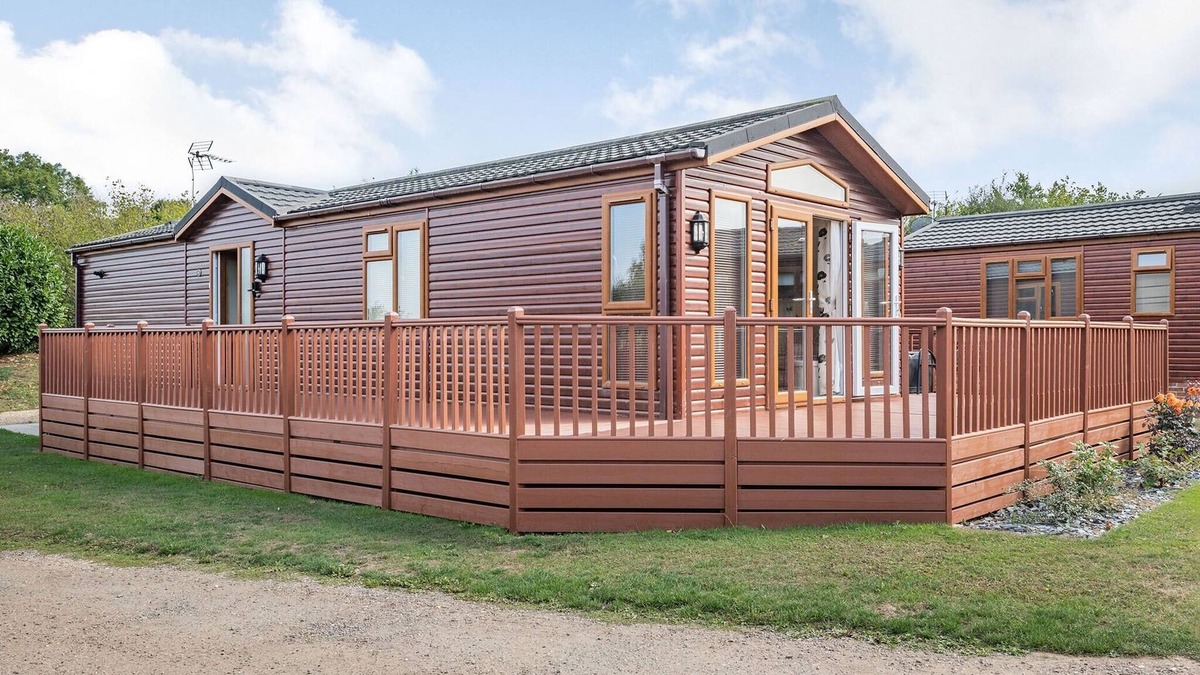 Yaxham Cabin | 2 bedroom accommodation in Yaxham, Dereham