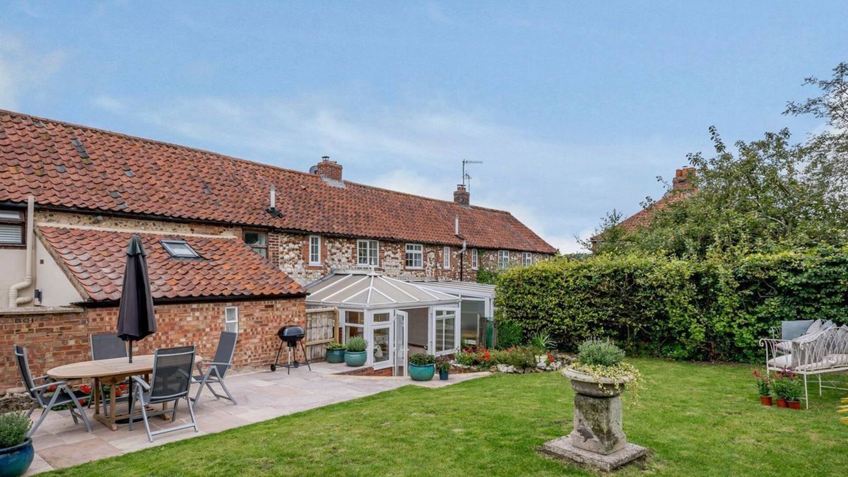 North Creake Cottage | 2 bedroom accommodation in North Creake, near Wells-next-the-Sea