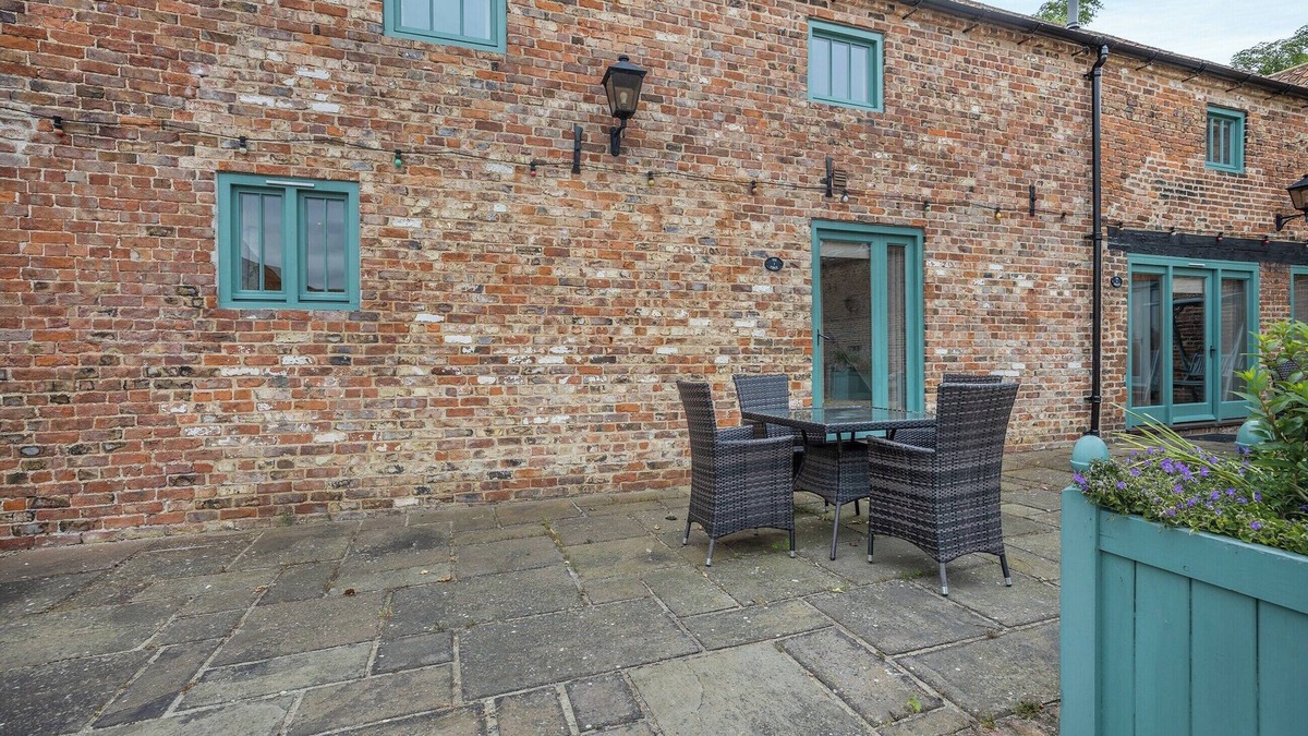 Grimsby Cottage | 2 bedroom accommodation in Holton-Le-Clay, near Cleethorpes