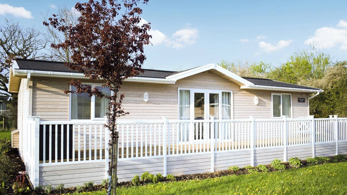 Hundall Cottage | 2 bedroom accommodation in Mercia Marina, near Derby