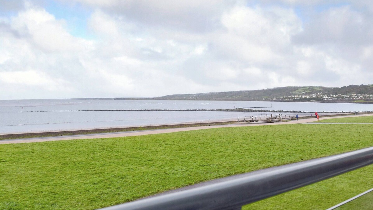 Llanelli Cottage | 2 bedroom accommodation in Llanelli