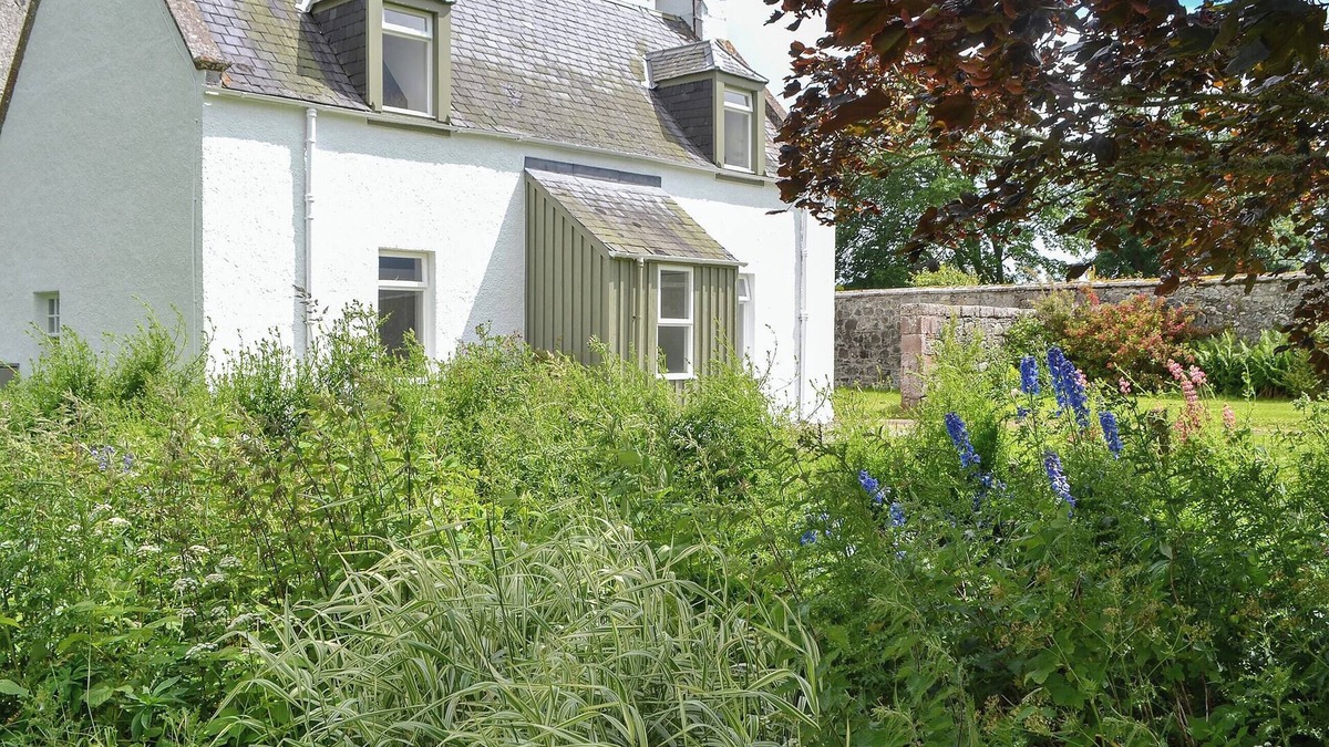 Marybank Cottage | 2 bedroom accommodation in Urray, near Dingwall