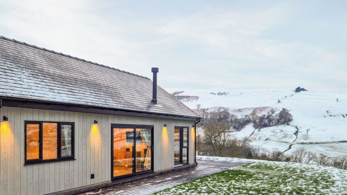 Newtown Cottage | 2 bedroom accommodation in Mochdre,Newtown