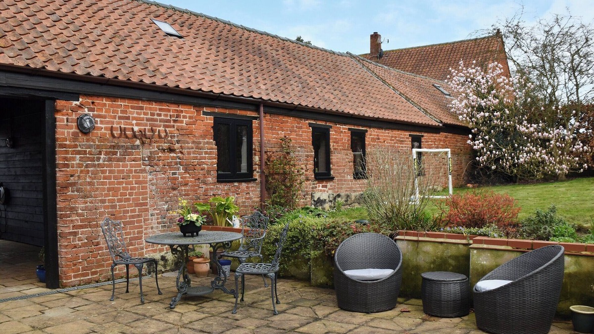 Moulton St Mary Cottage | 2 bedroom accommodation in Moulton St Mary, near Brundall