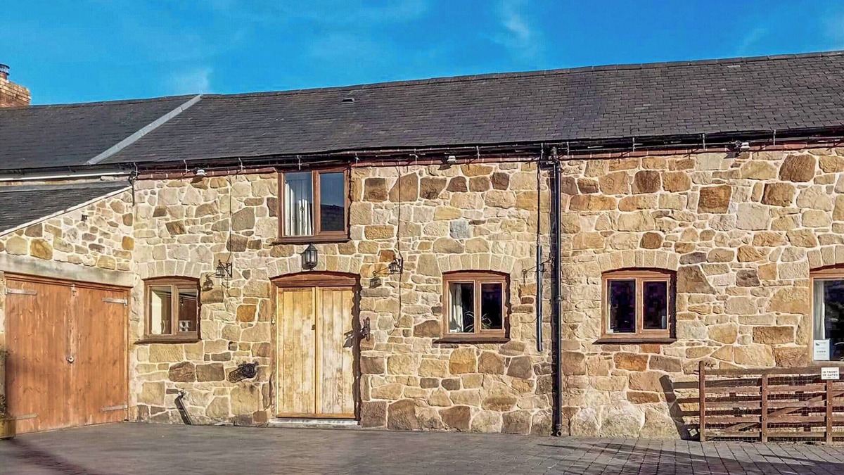 Maesbury Marsh Cottage | 2 bedroom accommodation in Maesbury Marsh, near Oswestry