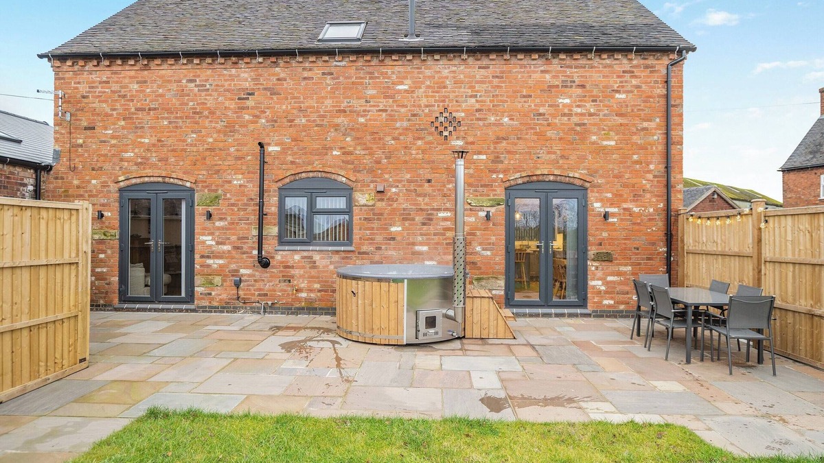 Rugeley Cottage | 2 bedroom accommodation in Abbots Bromley, near Rugeley