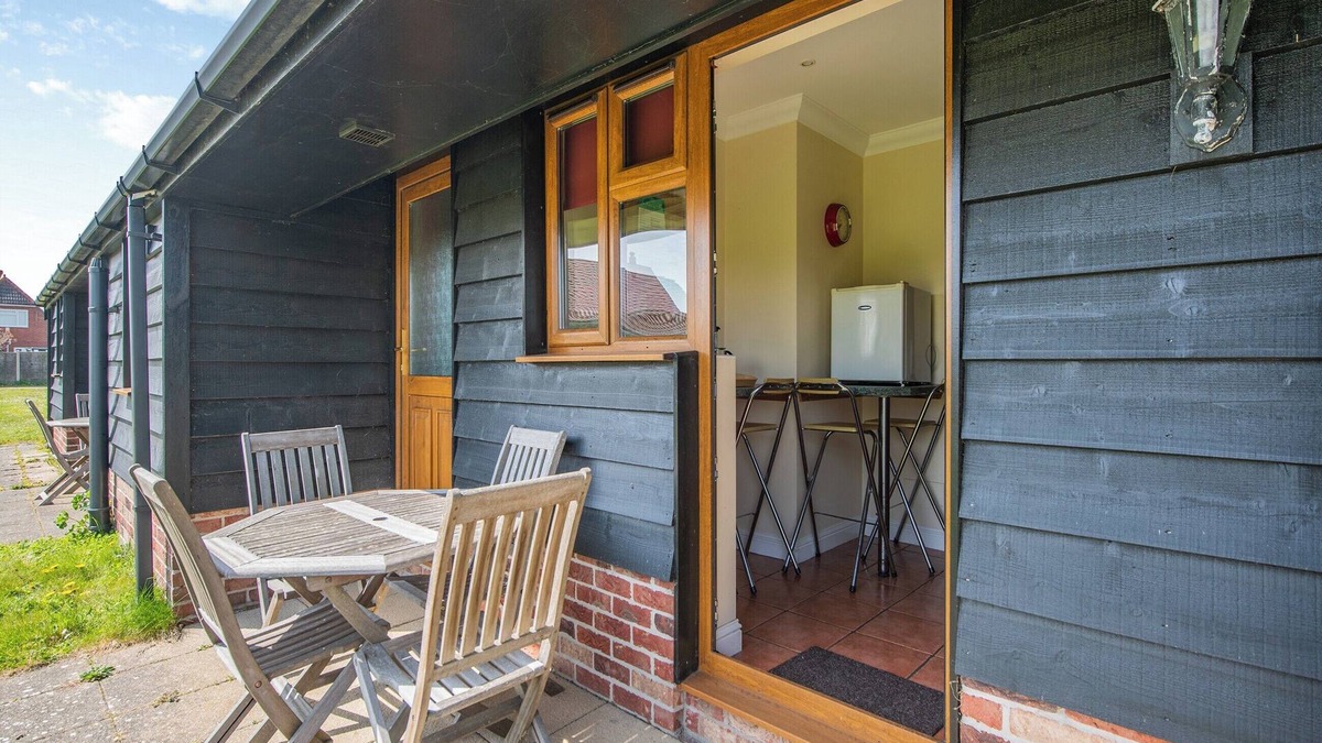 Brightlingsea Cottage | 2 bedroom accommodation in St Osyth