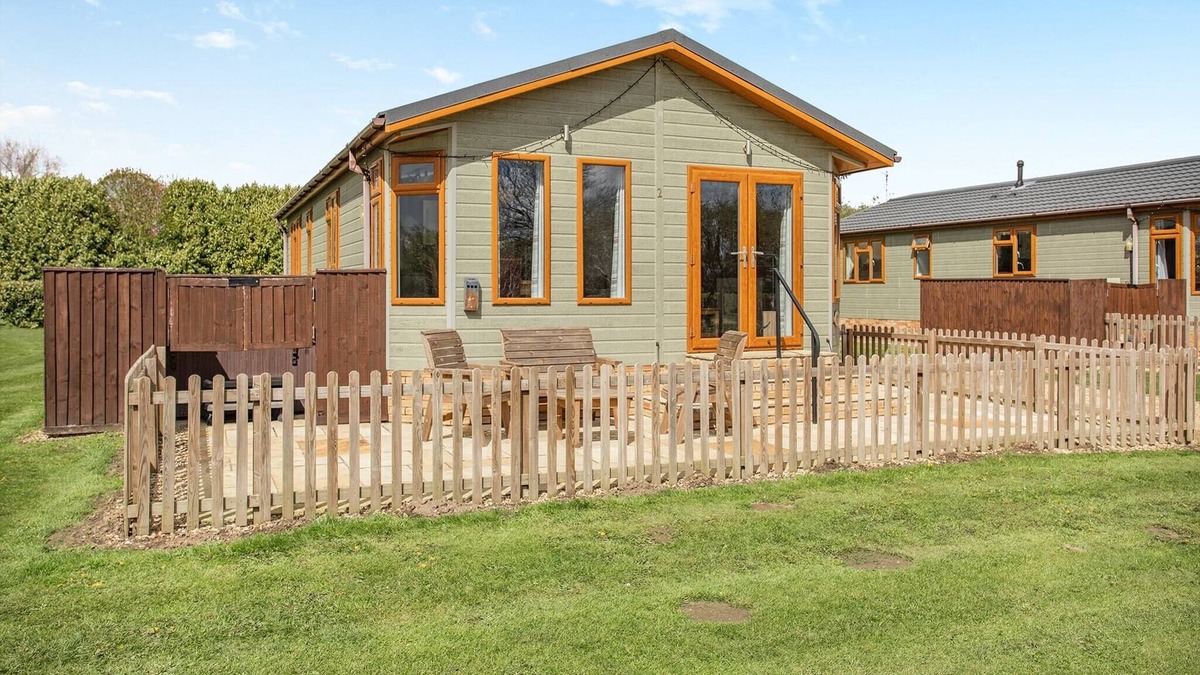 Wisbech House | 2 bedroom accommodation in Three Holes, Nr Downham Market