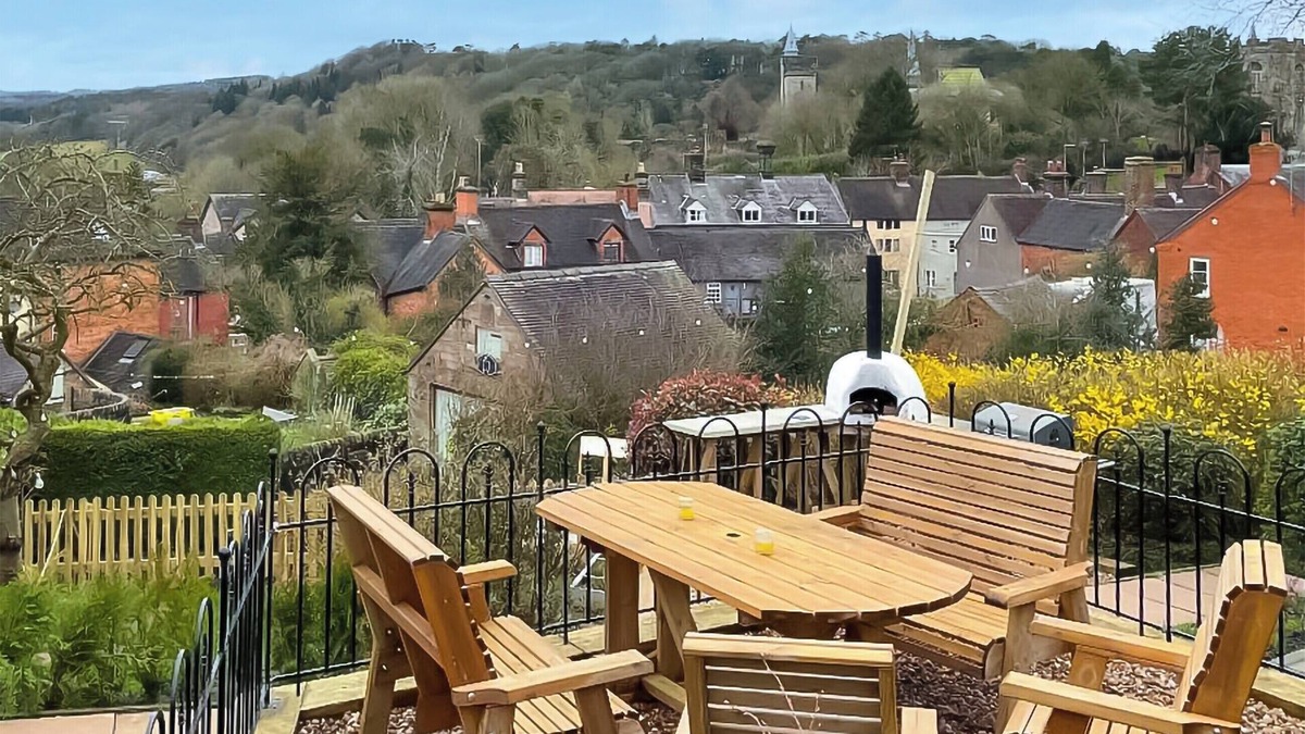 Alton Cottage | 2 bedroom accommodation in Alton
