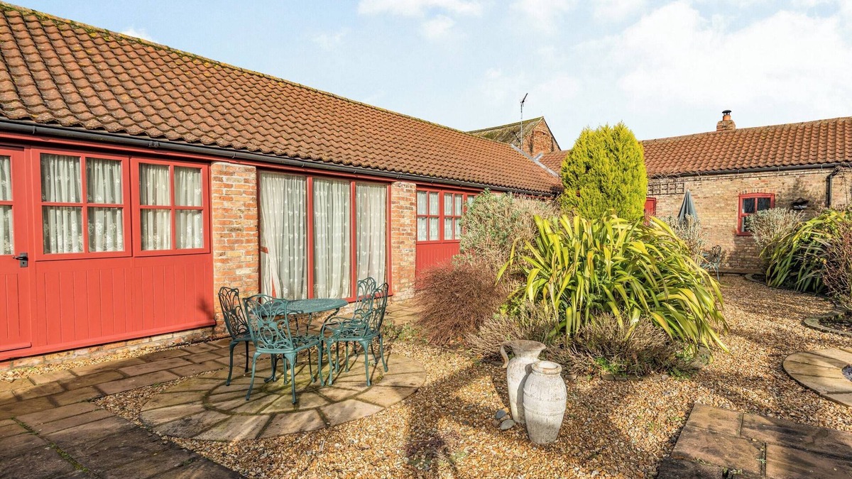 Arnold Cottage | 2 bedroom accommodation in Routh, Beverley