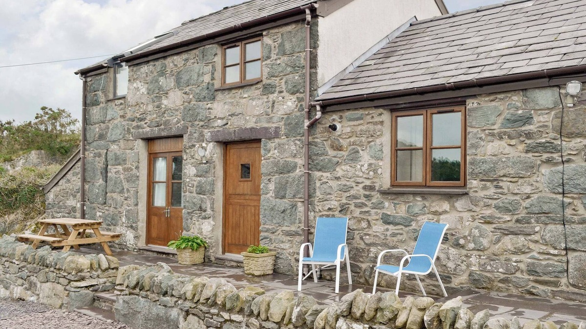 Bangor Cottage | 2 bedroom accommodation in Tregarth, near Bangor