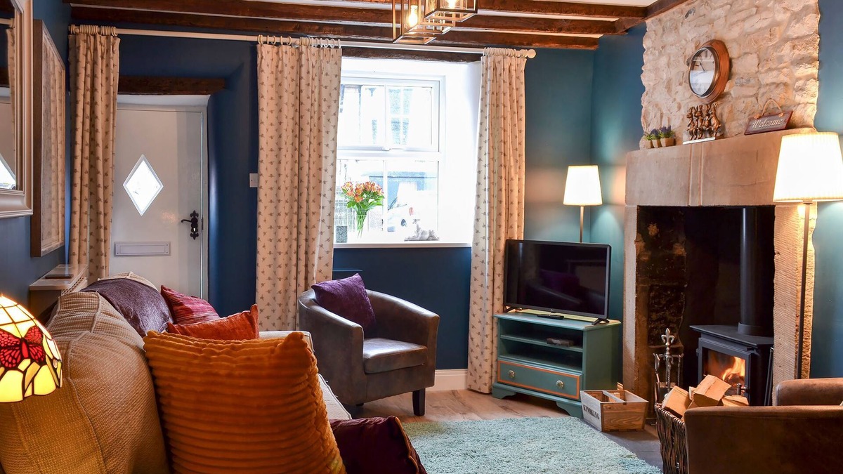 Tideswell Cottage | 2 bedroom accommodation in Tideswell, near Buxton