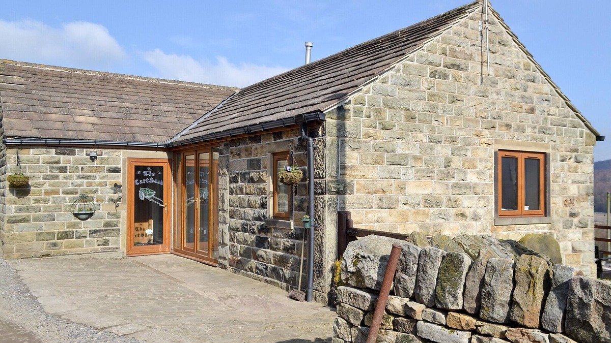 Hoylandswaine Cottage | 2 bedroom accommodation in Deepcar