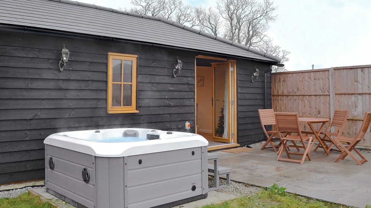 Denton Cottage | 2 bedroom accommodation in Alkham, near Dover