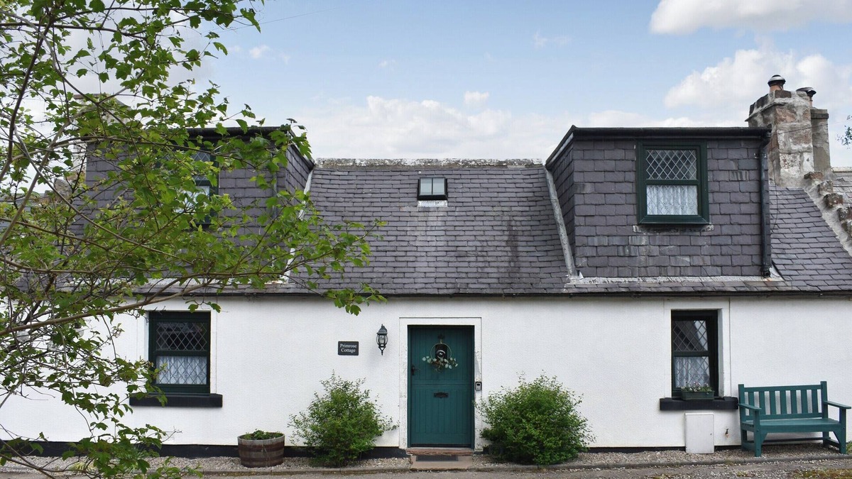 Elgin Cottage | 2 bedroom accommodation in Quarrywood, near Elgin