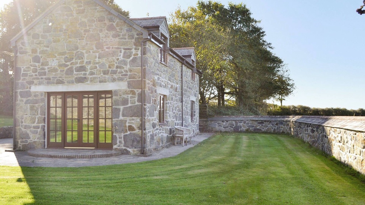 Helston Cottage | 2 bedroom accommodation in Garras, near Helston, Lizard Peninsula