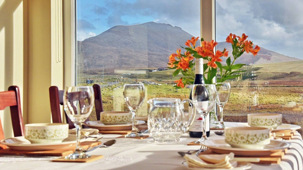 Homore Cottage | 2 bedroom accommodation in Howbeg (Tobha Beag), Isle of South Uist
